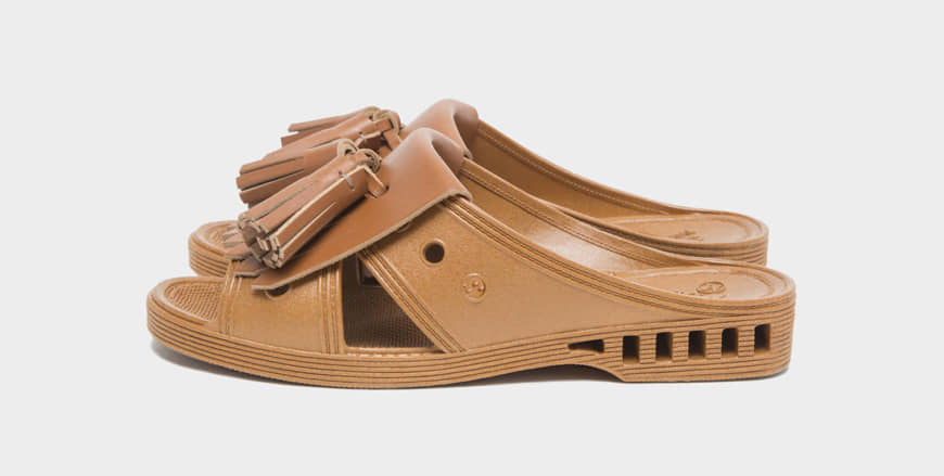 Nishibe Chemical’s bensan toilet sandals, updated with leather accessories by design brand Bench