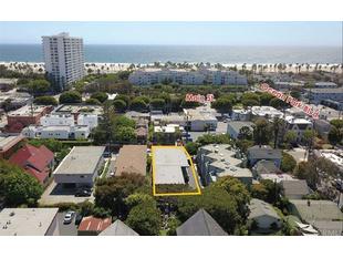 <div>2615 2nd St</div><div>Santa Monica, California 90405</div>