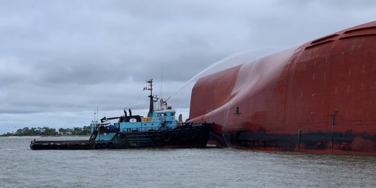 Golden Ray: Crews have finished removing 320,000 gallons of oil and water from overturned cargo ship