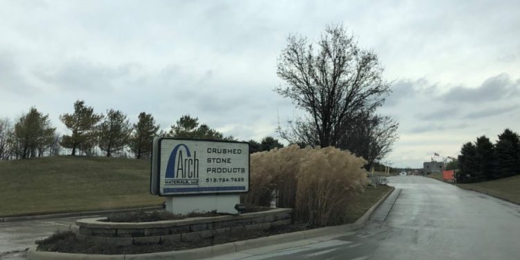 Mining accident injures two | The Clermont Sun