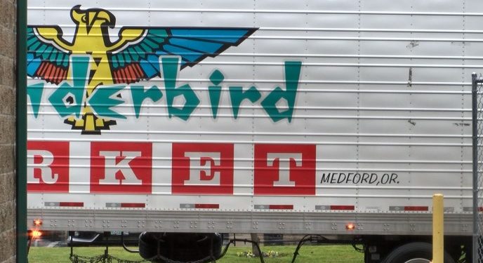 Sherm’s delivers truckload of food to ACCESS warehouse