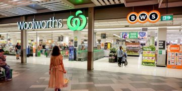 Underpayment, supply chain issues dominate at Woolies’ AGM
