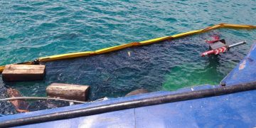 Cargo vessel accident dumps 600 gallons of oil in Galapagos Islands