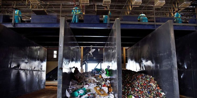 RAK residents to get free mobile talk time and grocery coupons as recycling incentives