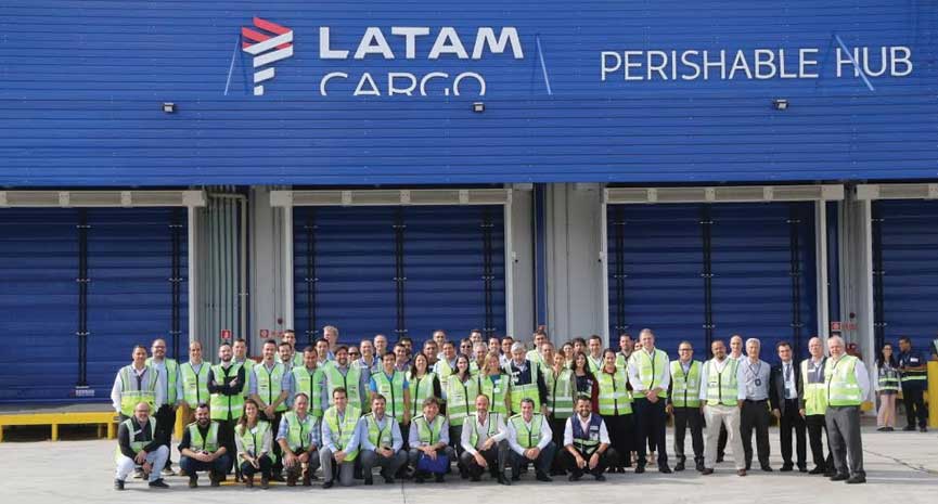  LATAM Cargo executives with clientes from Chile, Perú, Colombia, among other countries.