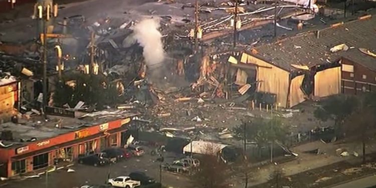 Police: 2 Dead After Warehouse Explosion Shakes Houston | Voice of America