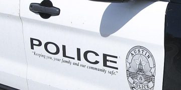 UPDATE: Southbound I-35 reopened after truck lost its cargo, police say – News – Austin American-Statesman
