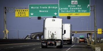 Borderlands: Cross-border trucking still strong despite violence in Mexico; Nuevo León becomes No. 1 in manufacturing.