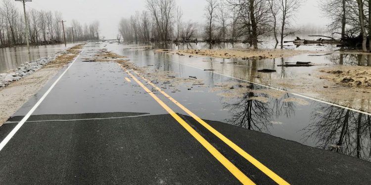 Corps of Engineers begin Phase I floodfight