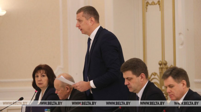 Dmitry Krutoi speaks at the meeting