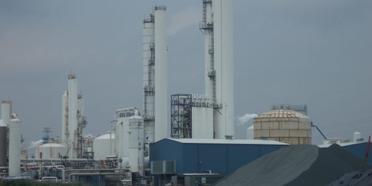 Lead, uranium found after Detroit River aggregate spill – Great Lakes Now
