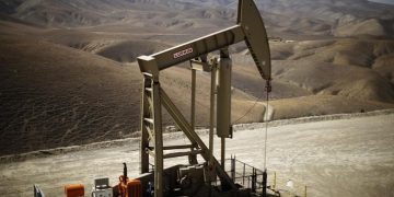 Oil Slumps 5% as Trump Stands Down on Iran; U.S. Inventories Shock By Investing.com