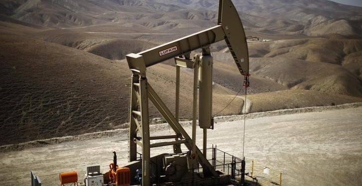 Oil Slumps 5% as Trump Stands Down on Iran; U.S. Inventories Shock By Investing.com