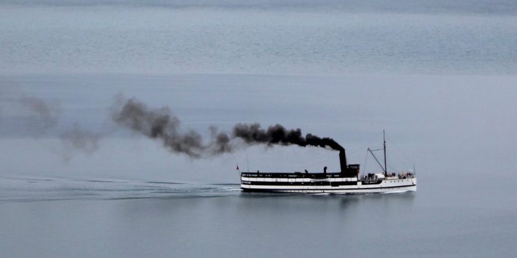 Should shippers use open loop scrubbers to comply with IMOs sulphur cap