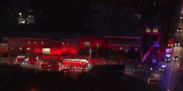 Charlotte firefighters work to control warehouse blaze – WBTV