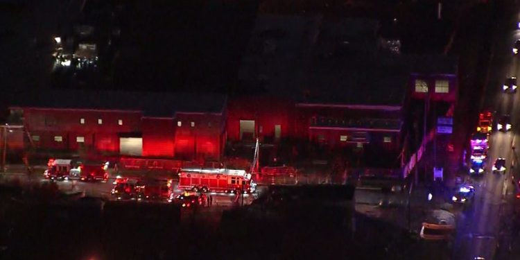 Charlotte firefighters work to control warehouse blaze – WBTV