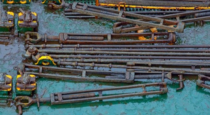 War of words over new dockers’ clause for cargo lashing heats up