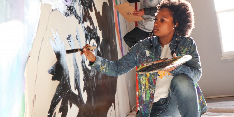 Wilmington’s Youth contributes to Teen Warehouse by painting a mural 