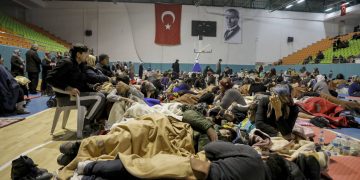 Turkish teams hunt for quake survivors as death toll hits 35