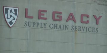 100 warehouse workers in Jeffersonville rally to save their jobs