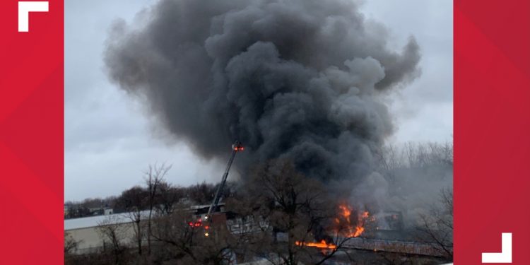 Warehouse fire fills sky with smoke in north Toledo Saturday