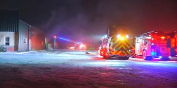 Crews battle flames to North Smithfield warehouse complex – Turn to 10