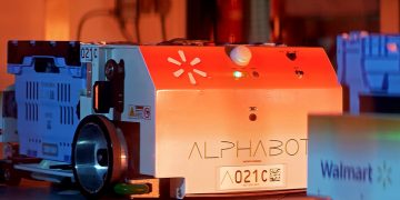 Walmart unveils a robot warehouse to whisk food to your car