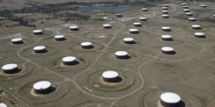 Oil Prices Extend Rebound After EIA Inventory Report