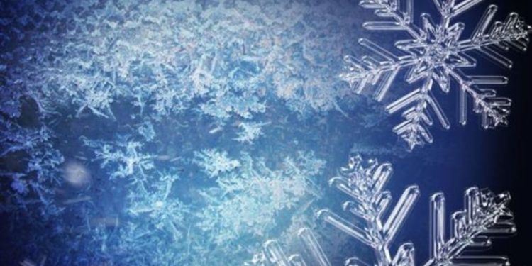 20 crews treating Lincoln roads as snow falls