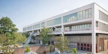 Space Encounters puts office building on stilts above brick warehouse