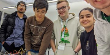 Students Develop Recycling Robot at MakeHarvard