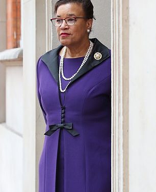 UK ‘suspends Commonwealth funding after procurement row’