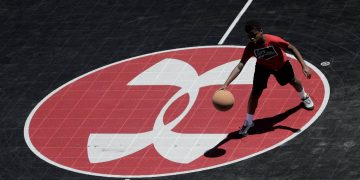 Under Armour suffers another blow in heated retail contest