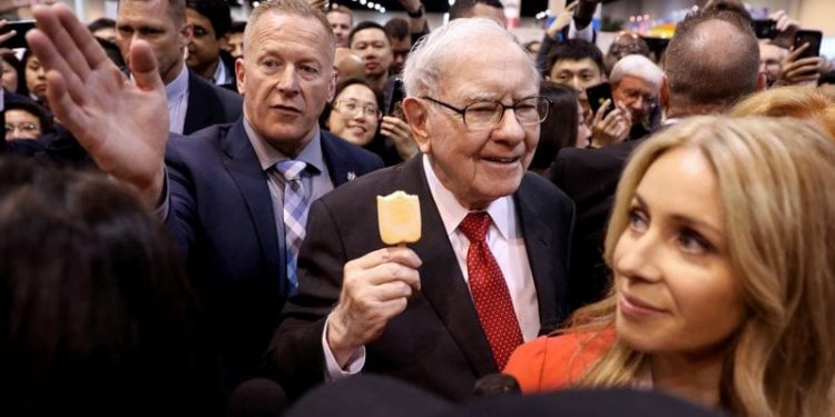 [Buffett defends Berkshire inventory force, reassures on foreseeable future as profit smashes history]
