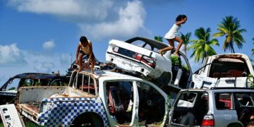 Cars that eat paradise – ABC News (Australian Broadcasting Corporation)