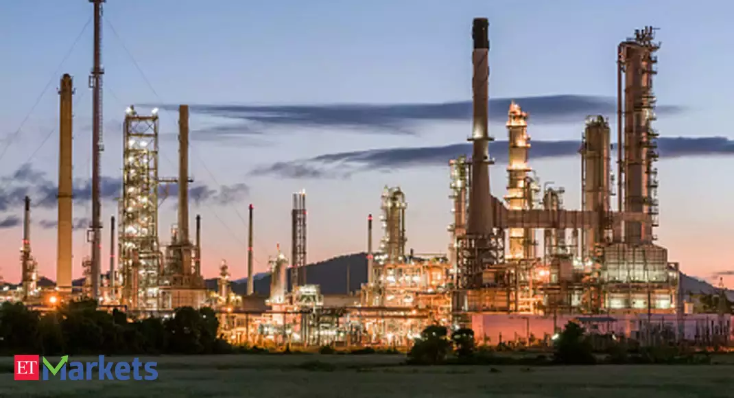 oil refiners: Refiners stare at inventory losses on crude crash
