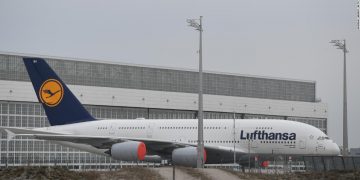 Lufthansa promises ‘airlift for Germany’ as aviation shutdown threatens global cargo
