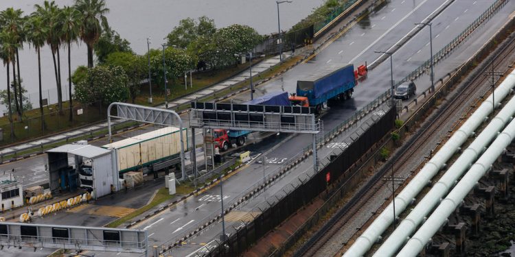 Some non-food cargo bound for Singapore turned away at Malaysia checkpoint on first day of lockdown – TODAYonline