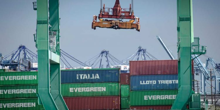 Coronavirus spawns worldwide box-repositioning challenge