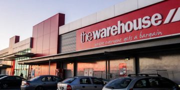 Covid 19 coronavirus: The Warehouse, liquor stores to close during lockdown