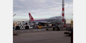 Air traffic slow, cargo flights get priority for free slots at Schiphol
