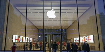 Apple gets an upgrade from Wells Fargo on supply chain, capital-return optimism