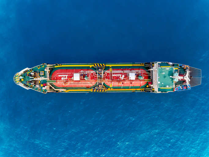 Oil crash results in higher shipping rates for storage