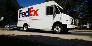 FedEx sees cargo opportunities as virus grounds airlines