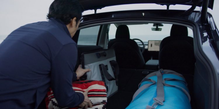 Tesla releases video showing Model Y’s awesome trunk cargo system and capacity
