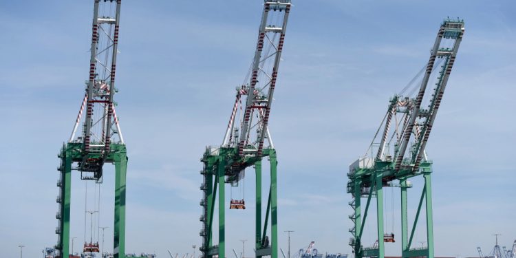 Coronavirus strikes LA, Long Beach port jobs and cargo numbers – Daily Breeze
