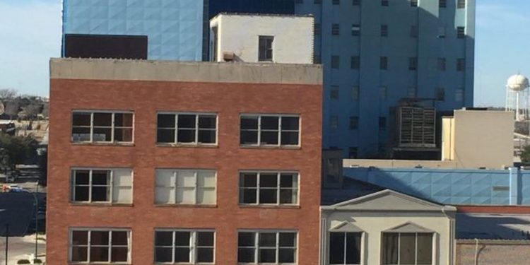 Ex Big Blue tenant claims asbestos-laden material improperly handled