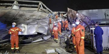 10 dead, 23 missing as hotel in China virus fight collapses