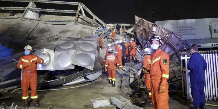 10 dead, 23 missing as hotel in China virus fight collapses