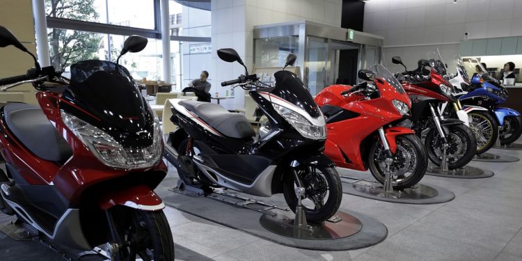 Two-Wheeler Dealers Worried Unsold BS-IV Inventory Will Turn Into Scrap – BloombergQuint